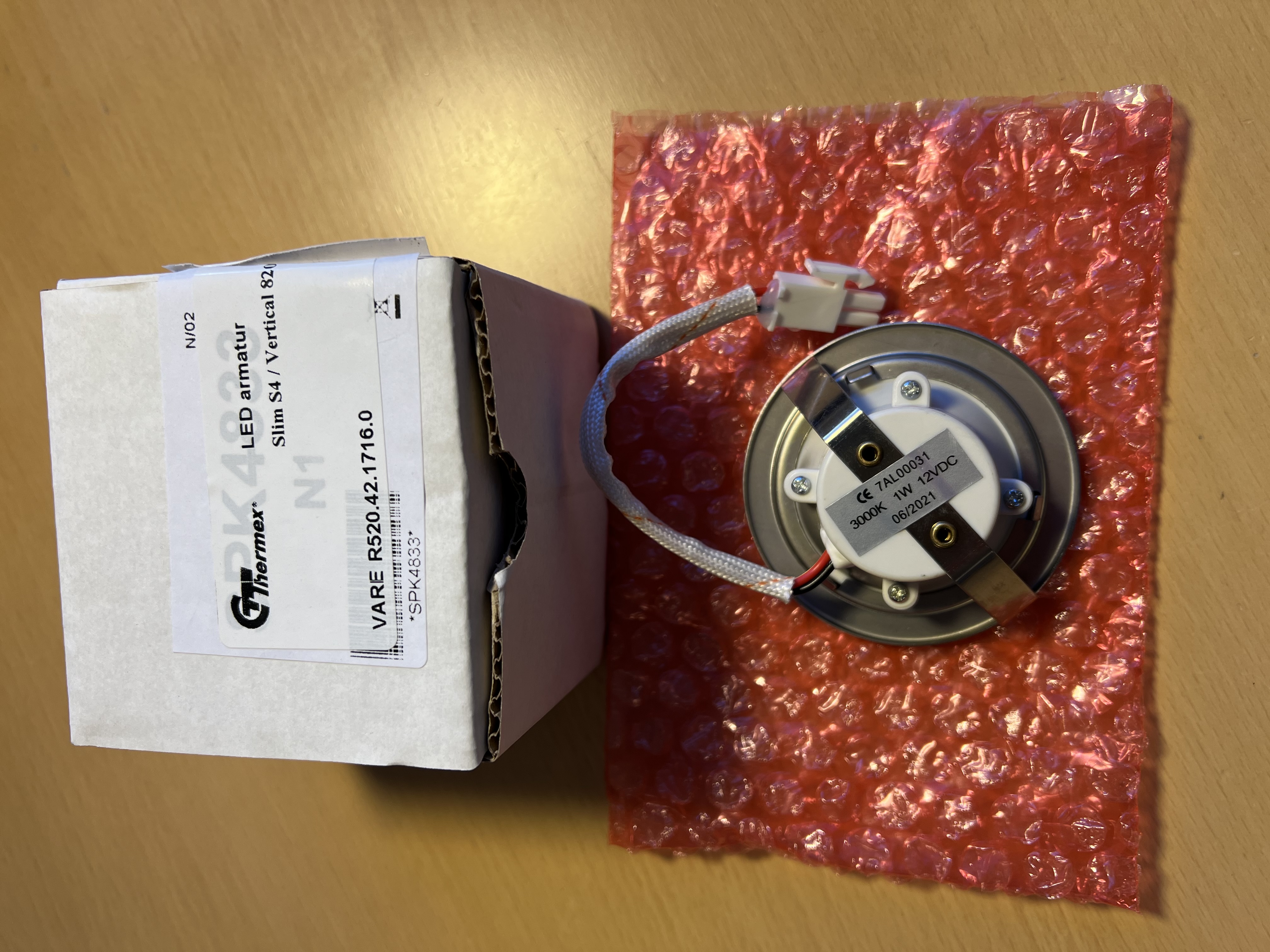 LED-valaisin Slim S4/Vertical 820